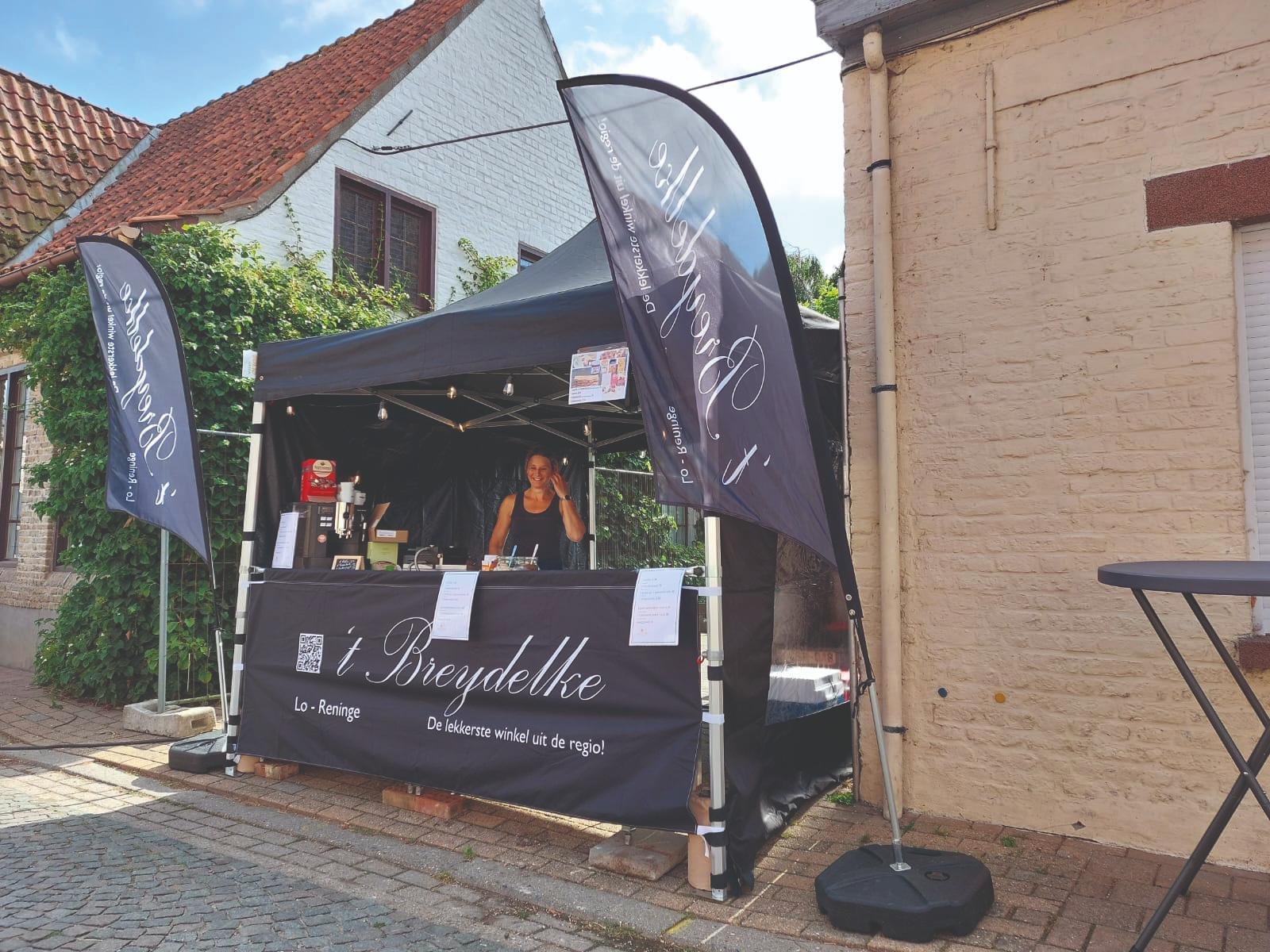 't Breydelke bedruke vouwtent en beachvlaggen