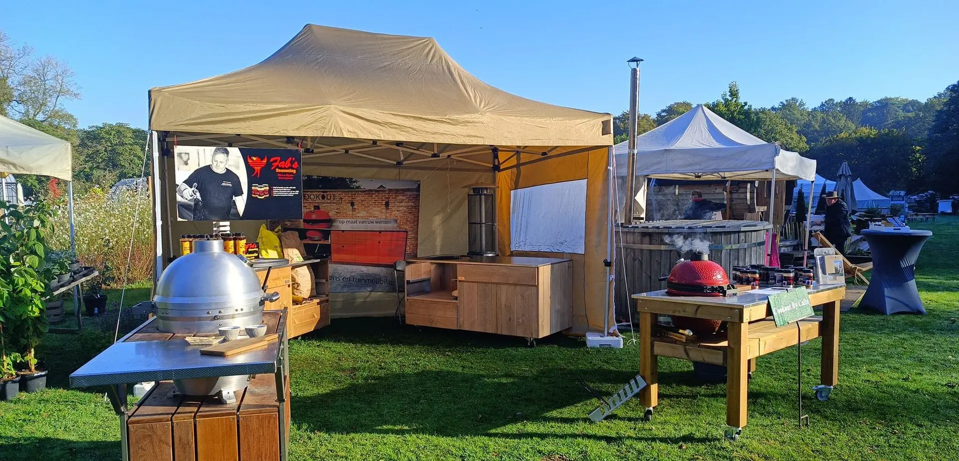 Jardins d'Aywiers zandkleurige vouwtent TecTronic Feesttenten