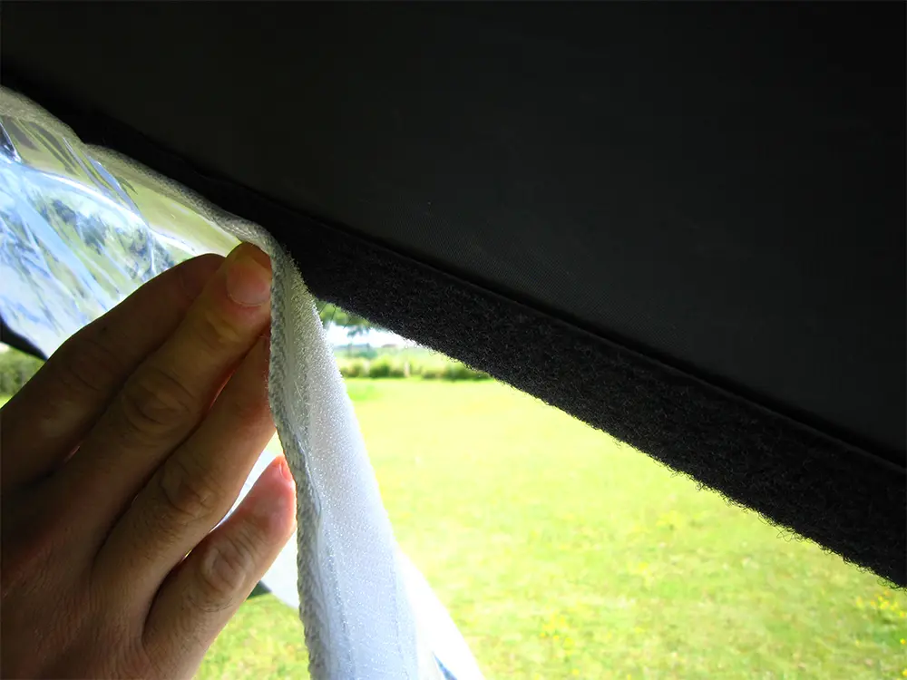 Zijwanden makkelijk te bevestigen met velcro