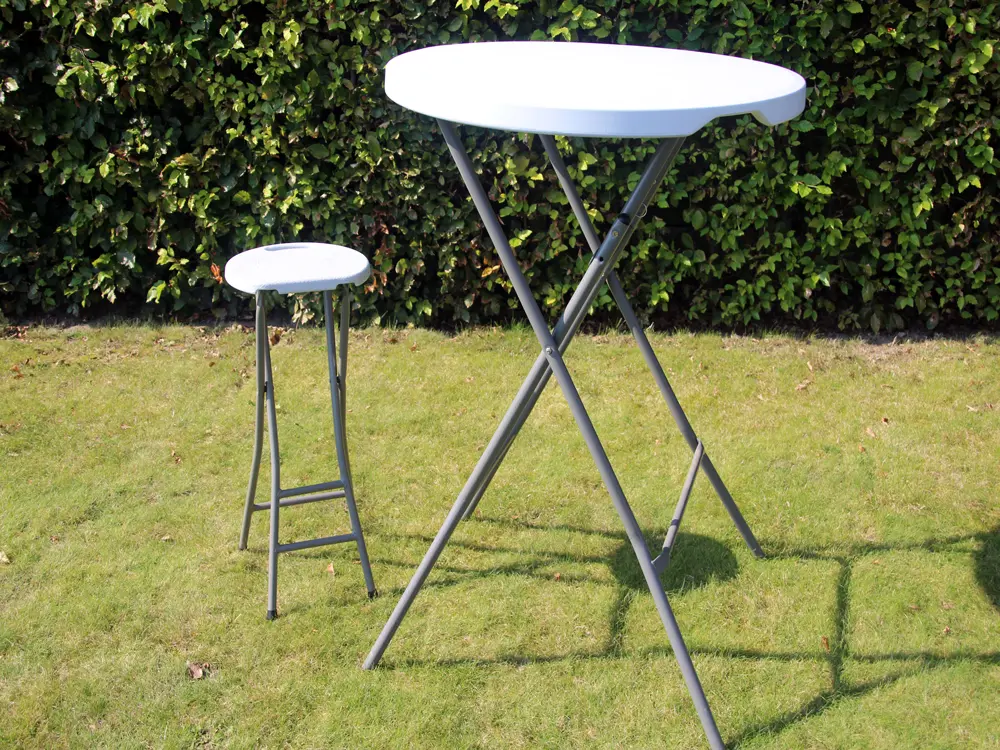 Barstoeltje samen met de basic statafel