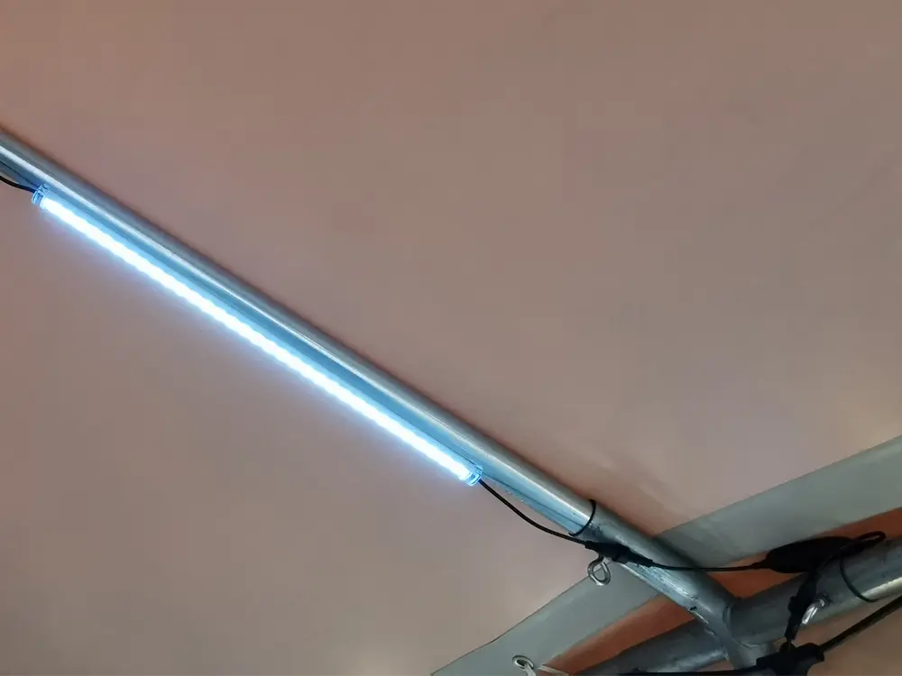 Praktische bevestiging op partytent