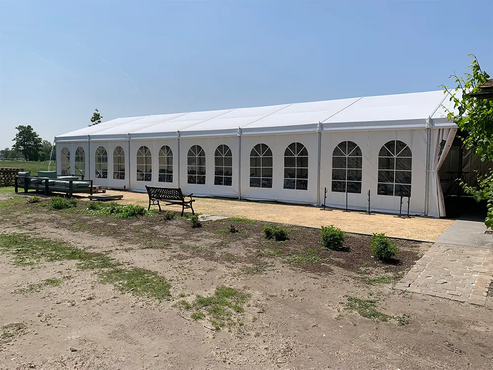 Grote modulaire kadertent 10x6 m met waterdicht pvc‑zeil ideaal voor bruiloften en bedrijfsfeesten.