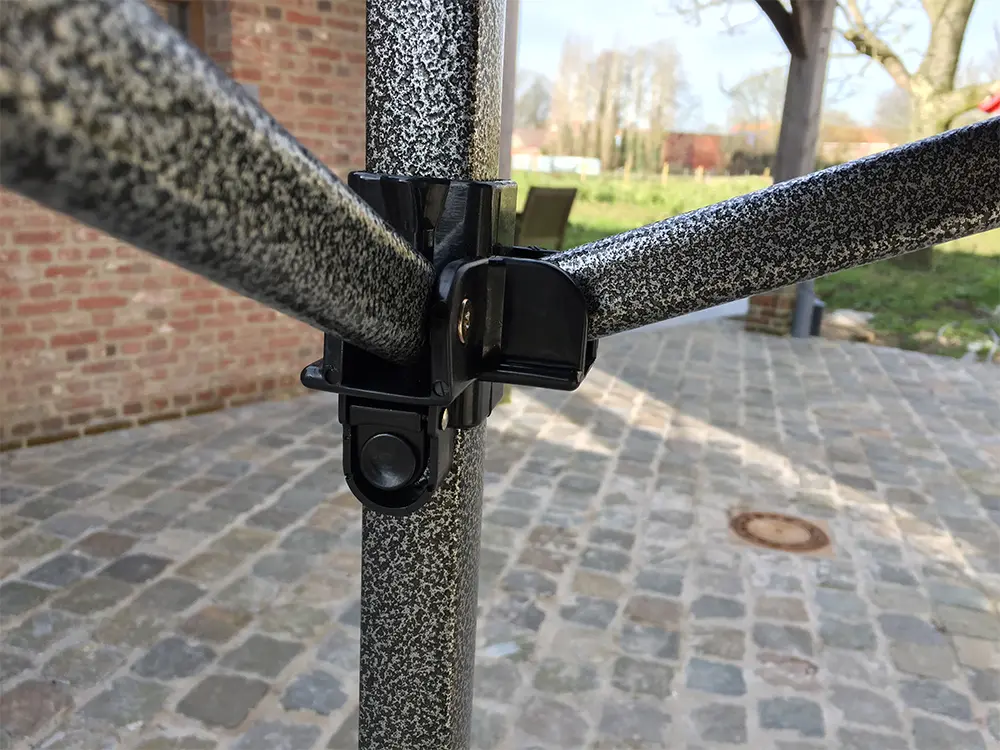 Tente pliante avec connecteurs en nylon