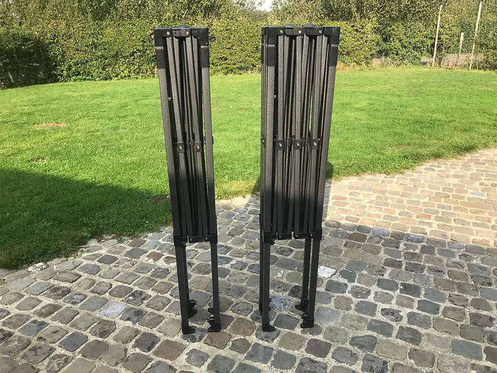 Vouwtent Solid 30: dichtgevouwen frame 2x2 en 2x3 m