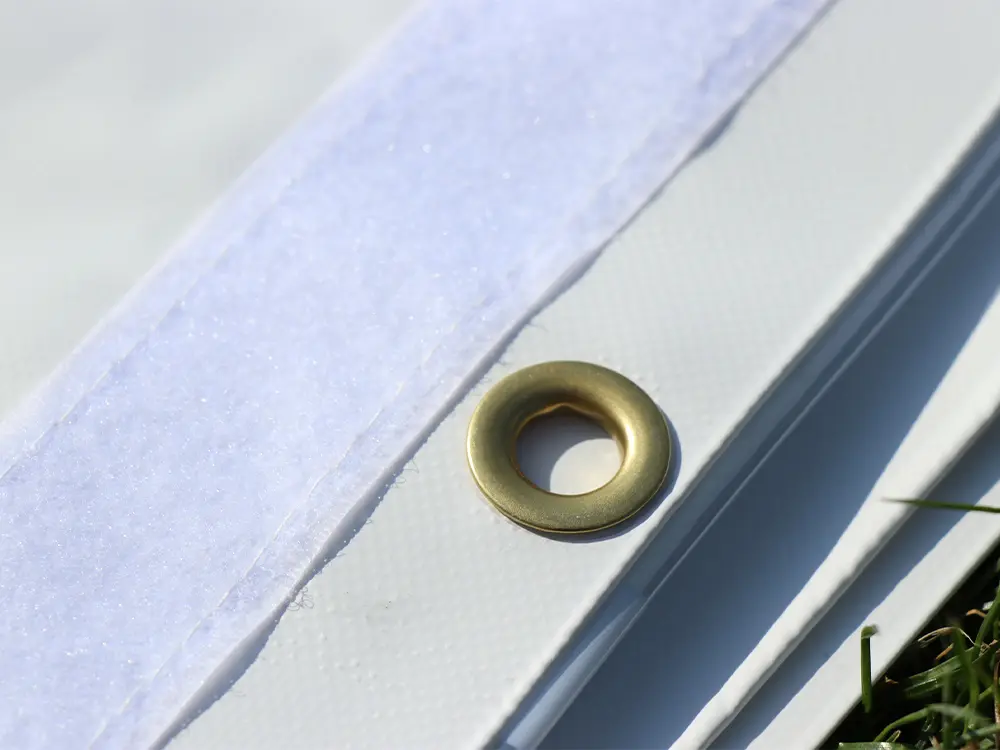 Koperen ringen in pvc zijwand