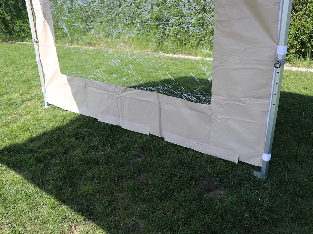 Solid 50 zijwand met uitsparingen onderaan de zijwand voor het optionele grondframe